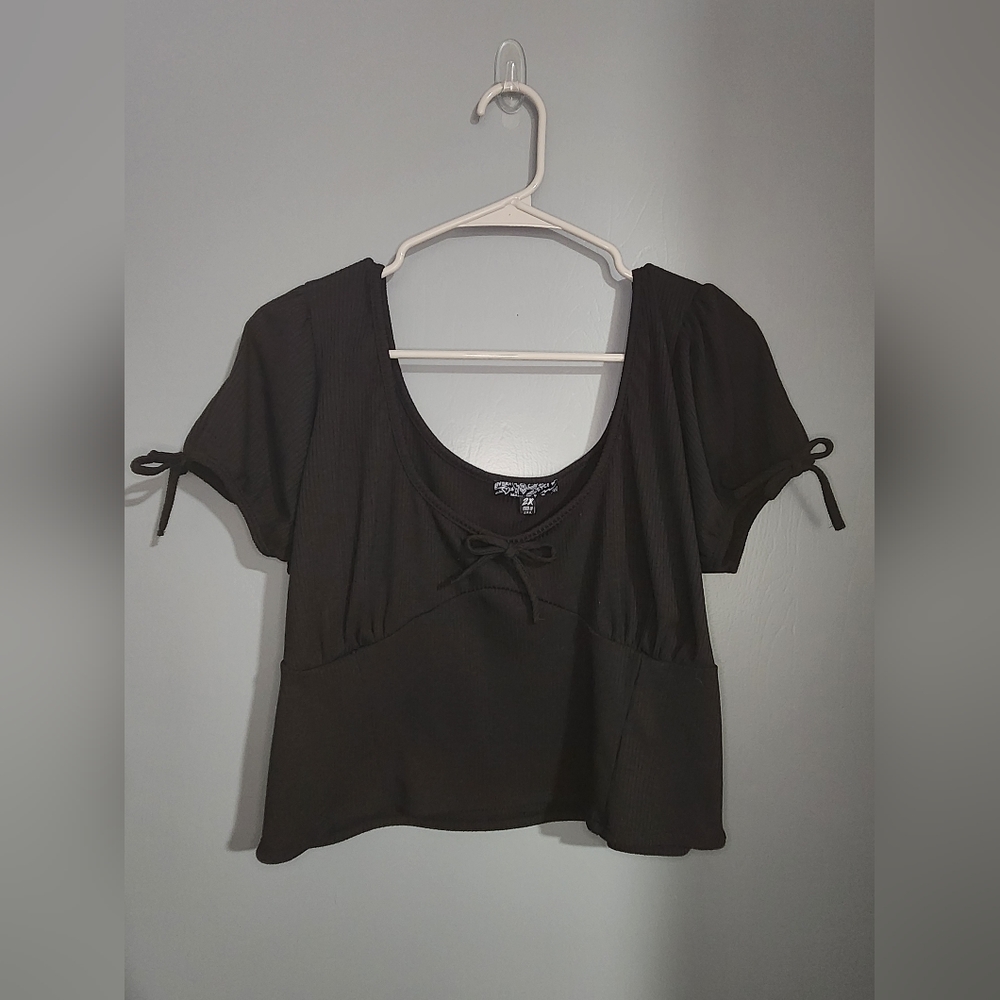 Noir Pls Sweeten The Deal Crop Top
